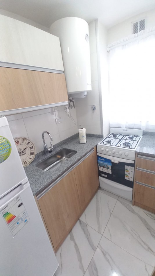 Departamento de 2 Ambientes a la calle con balcon saliente