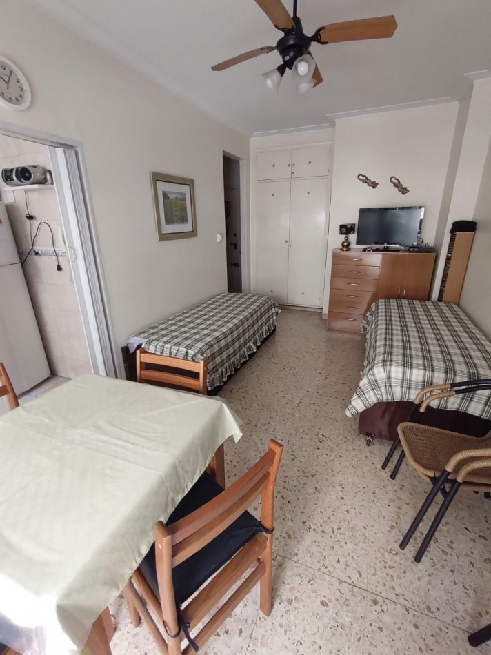 Departamento 1 ambiente al frente con balcon