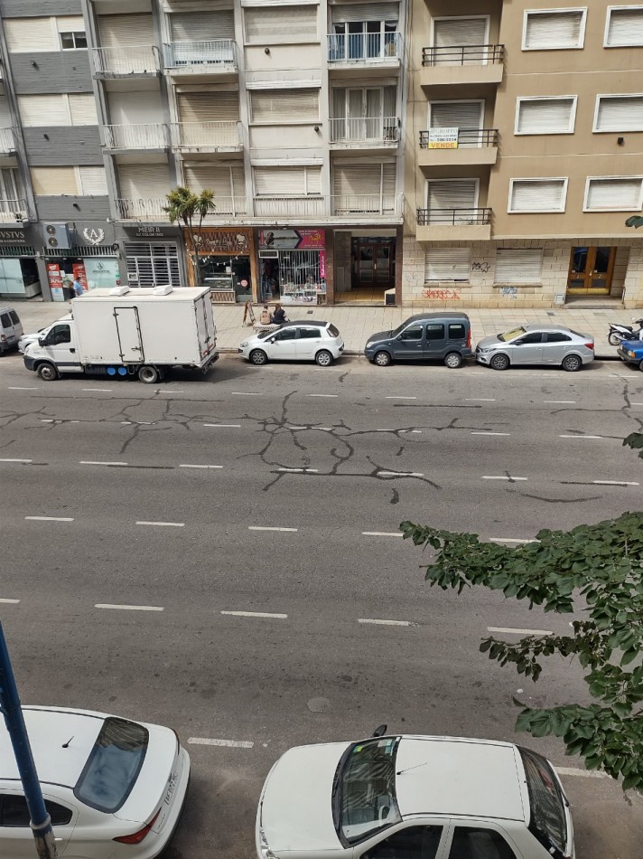 Departamento 1 ambiente al frente con balcon