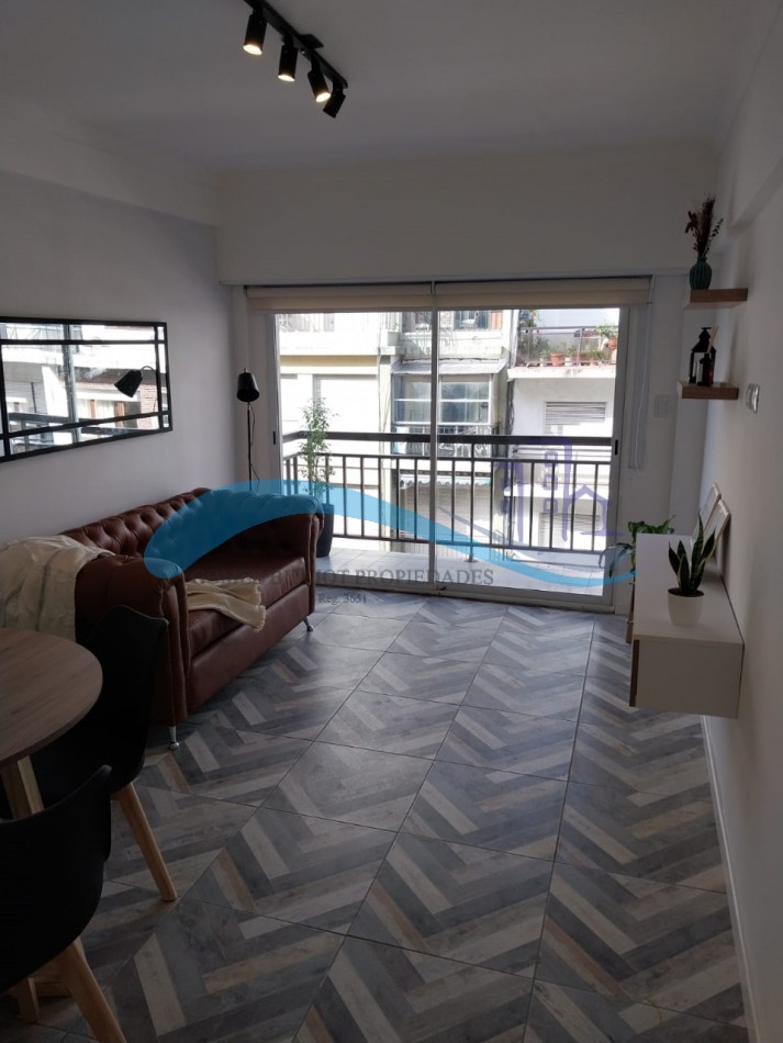 Departamento 2 ambientes con balcon a la calle