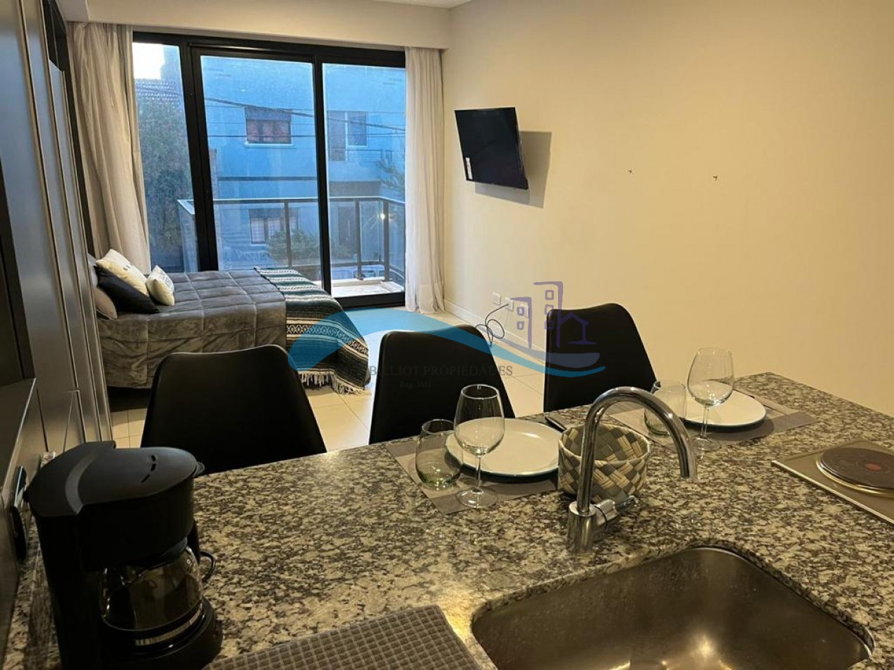 Depto 1 ambiente a estrenar con balcon saliente