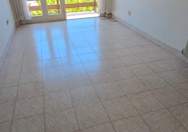 Departamento 3 ambientes a la calle con balcon