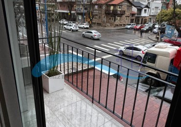 Departamento 2 ambientes con balcon a la calle y patio